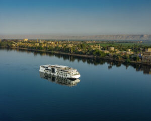 Viking en vista aérea navegando por el Nilo